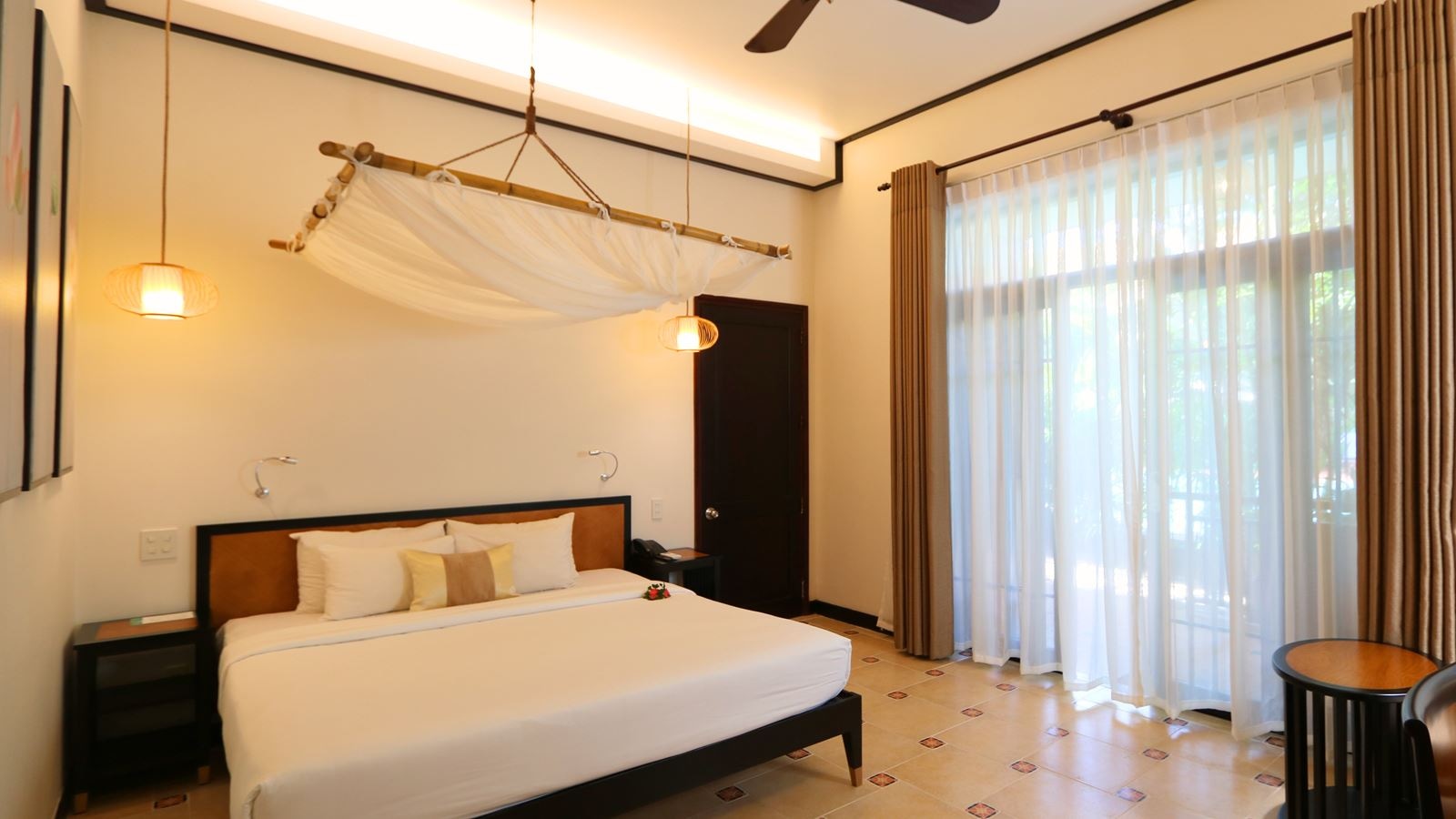 rooms-indochine-deluxe-garden-view-with-balcony