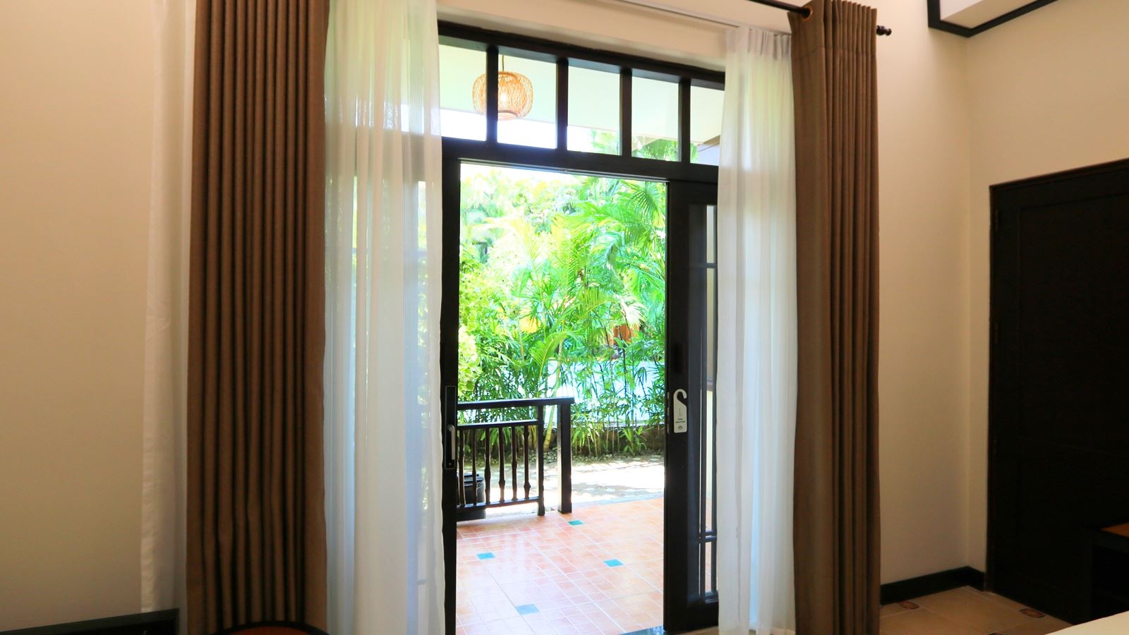 rooms-indochine-deluxe-garden-view-with-balcony