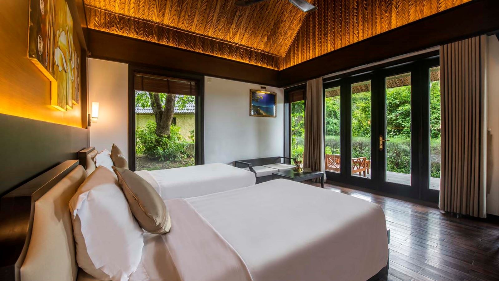 rooms-deluxe-bungalow-sea-view