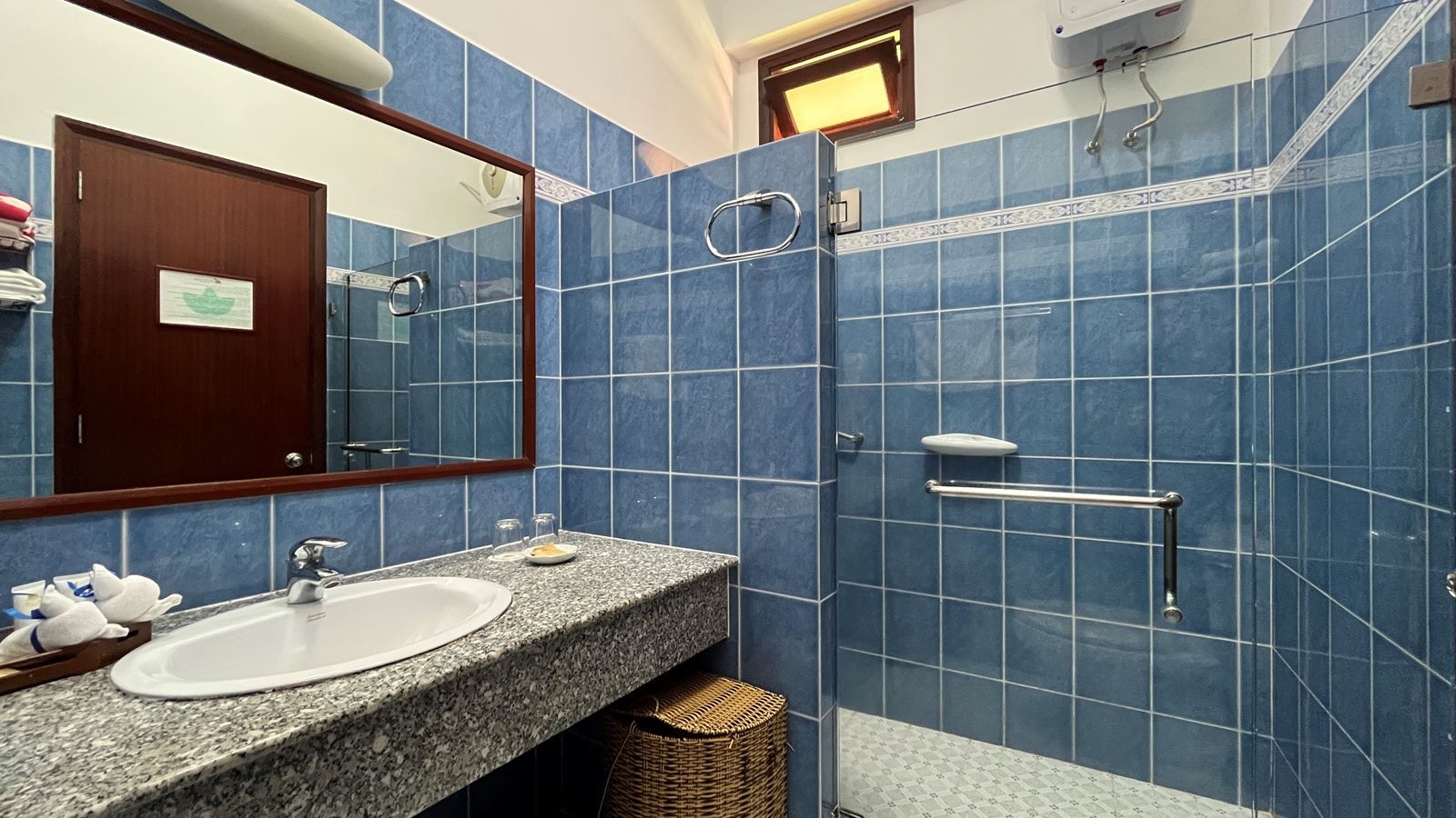 rooms-deluxe-room-with-balcony