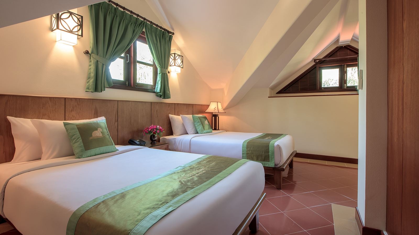 rooms-family-garden-view-villa