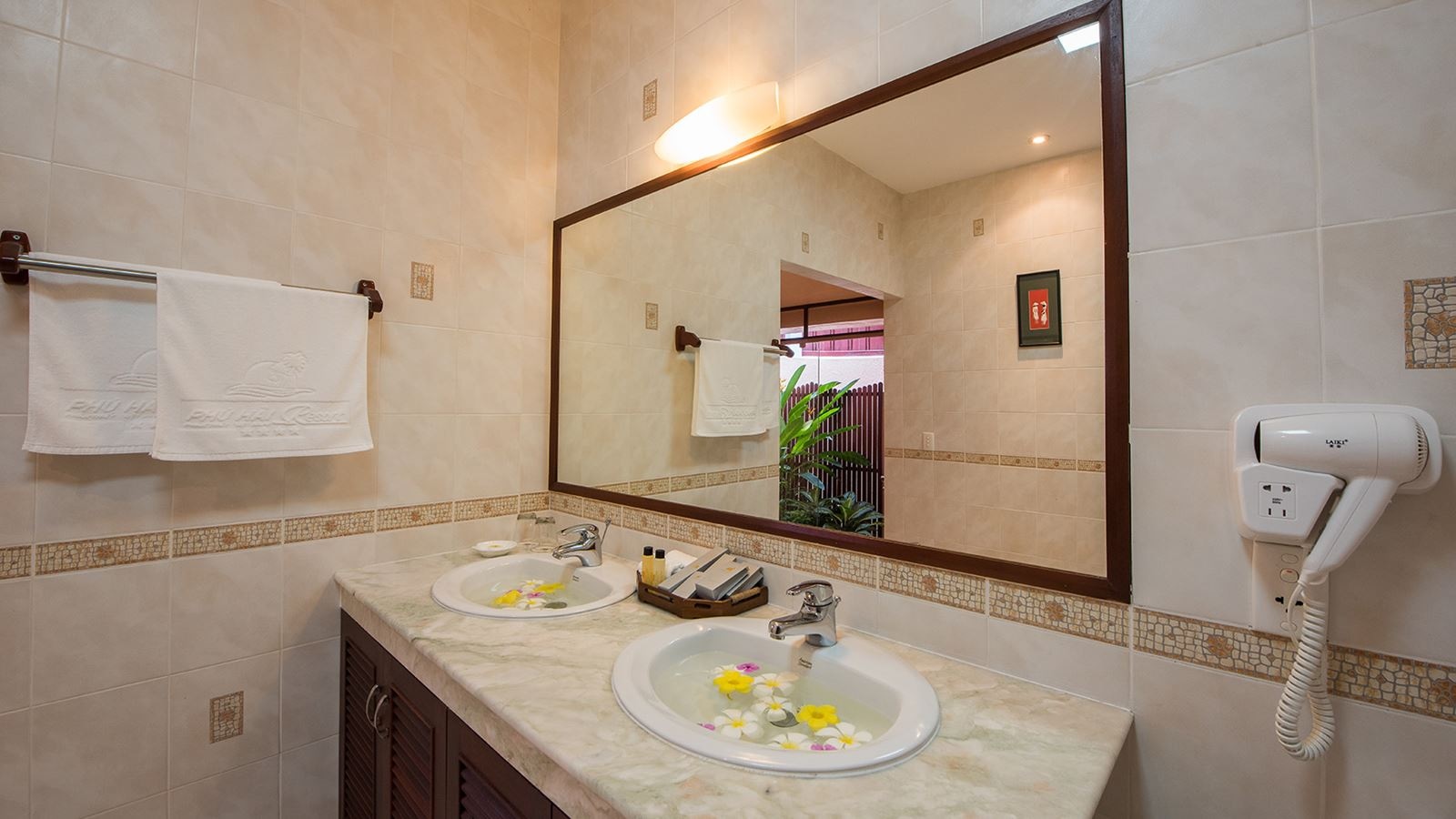 rooms-family-beachfront-villa