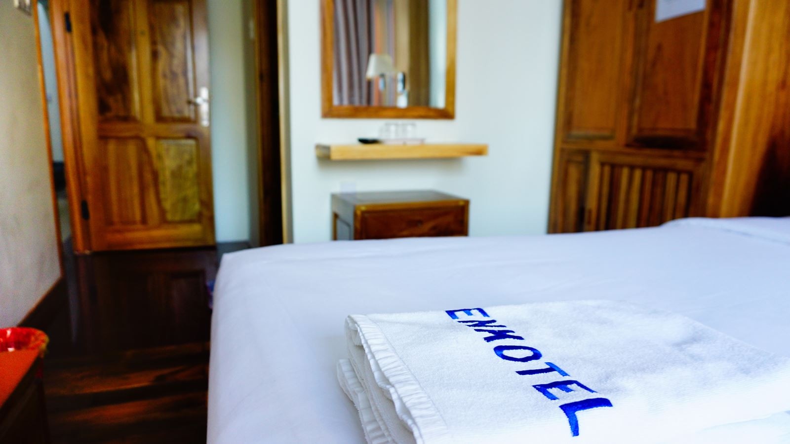rooms-deluxe-room