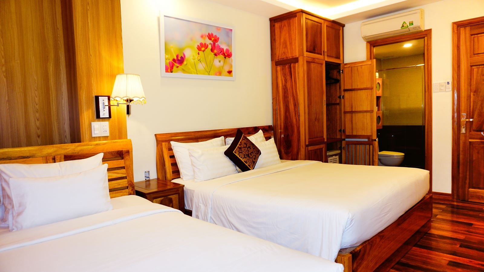 rooms-deluxe-room
