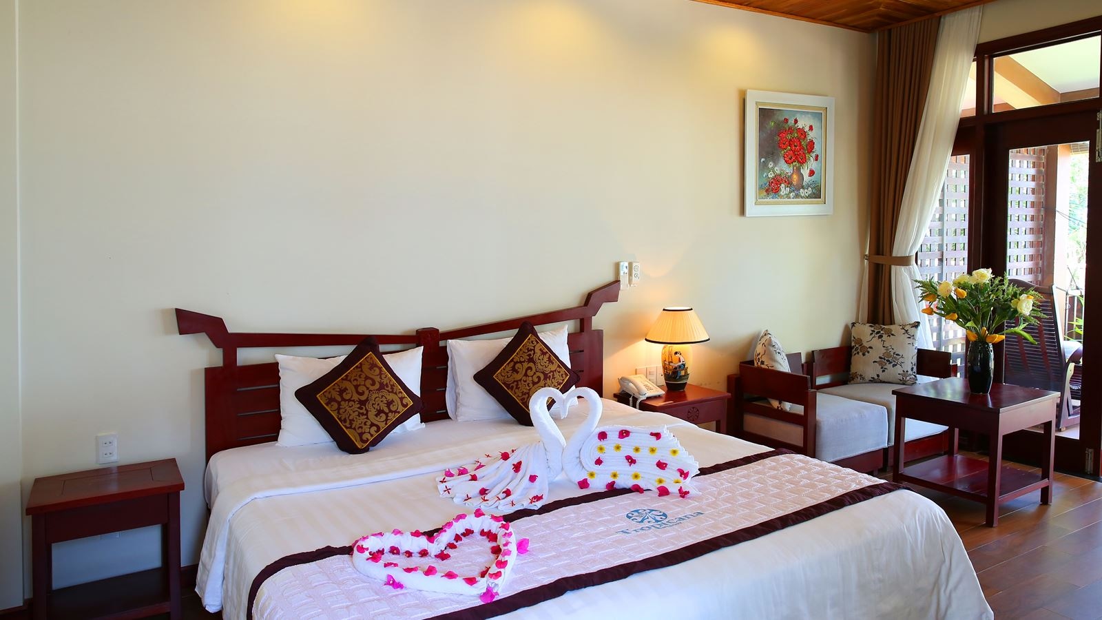 rooms-deluxe-ocean-view-with-balcony