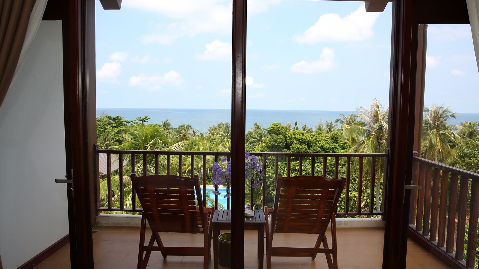 rooms-deluxe-ocean-view-with-balcony