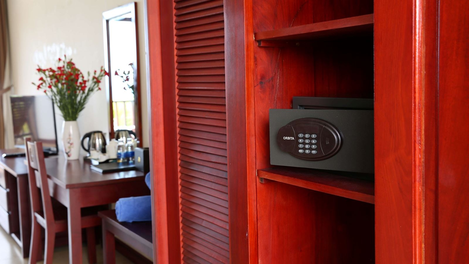 rooms-deluxe-ocean-view-with-balcony