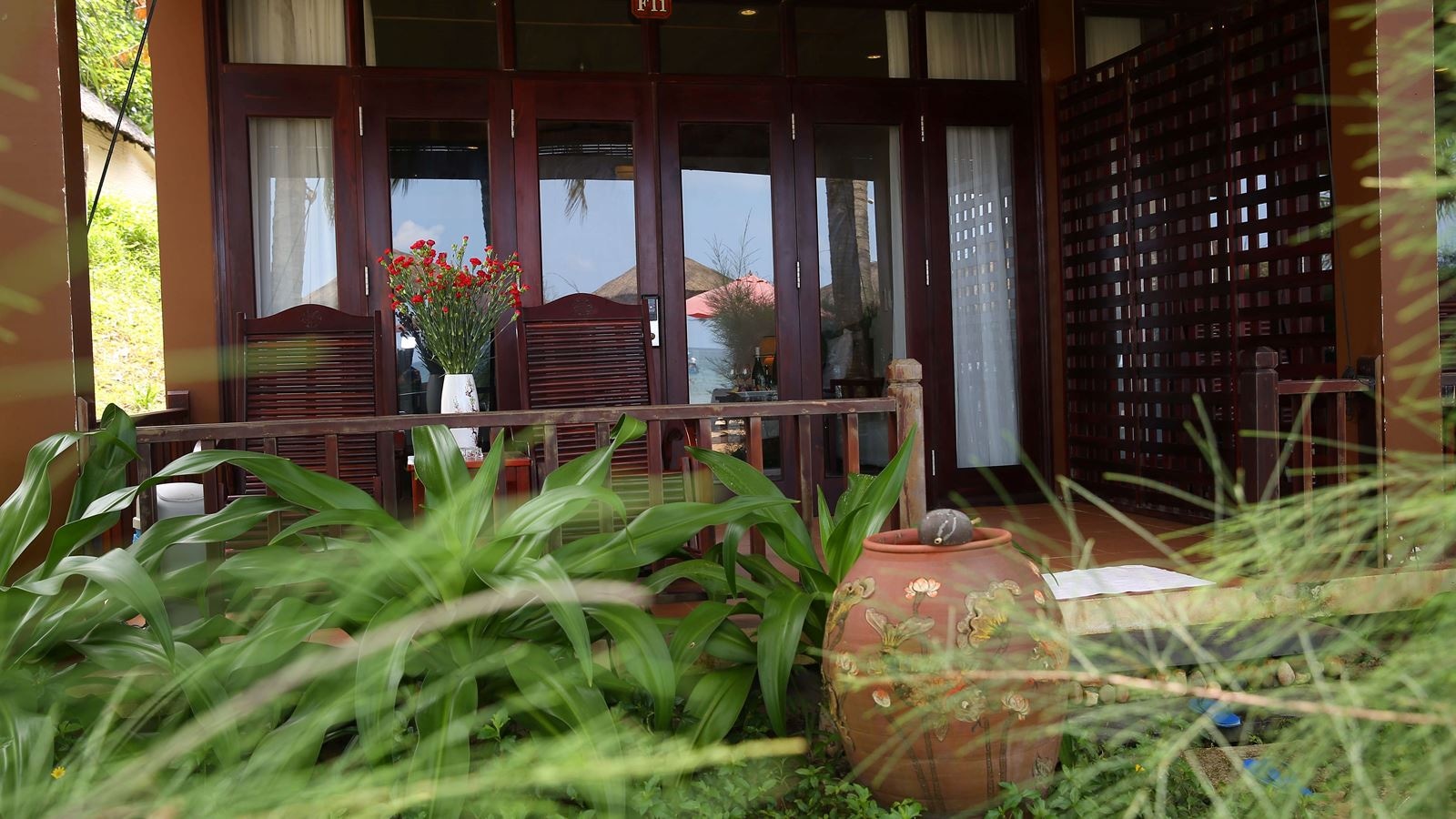 rooms-beach-front-double-with-balcony