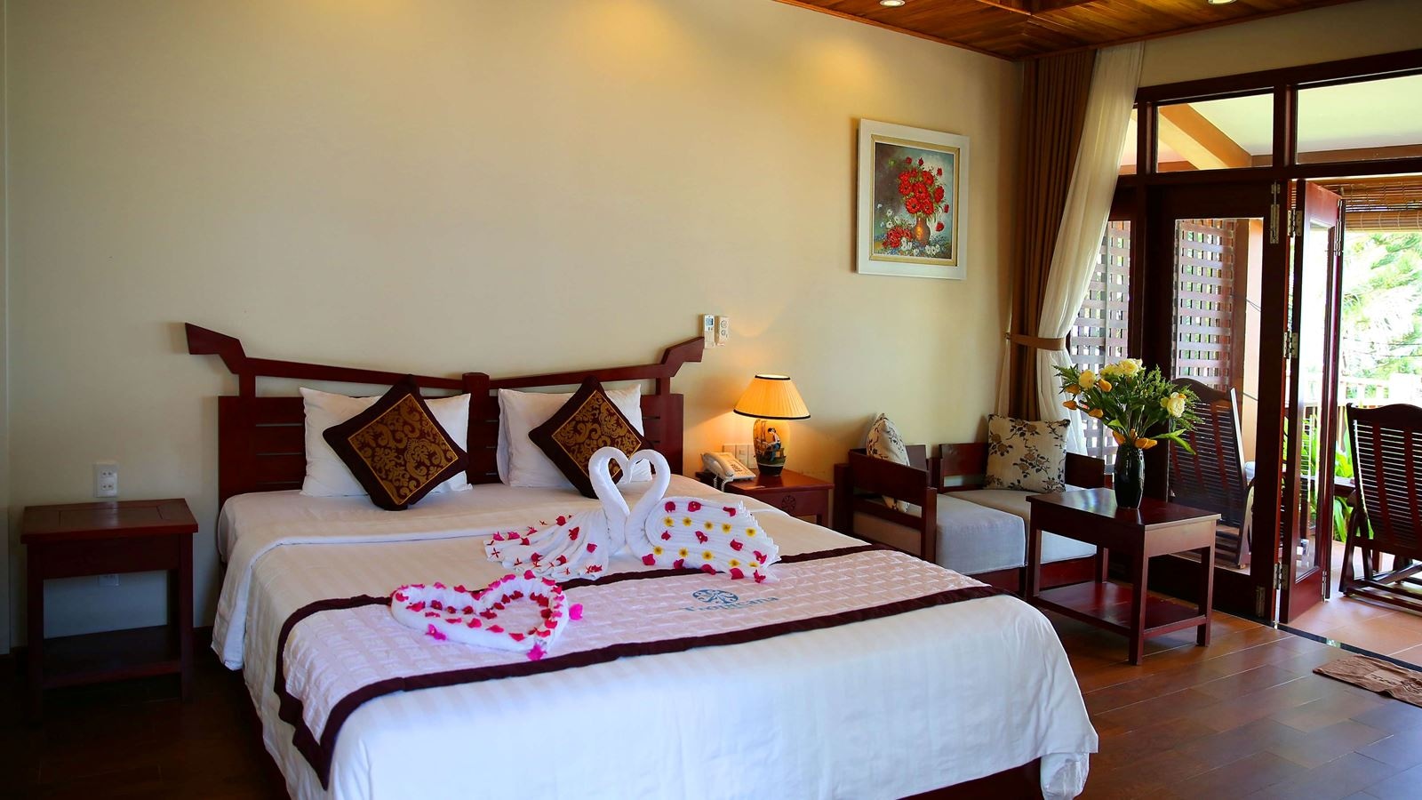 rooms-beach-front-double-with-balcony