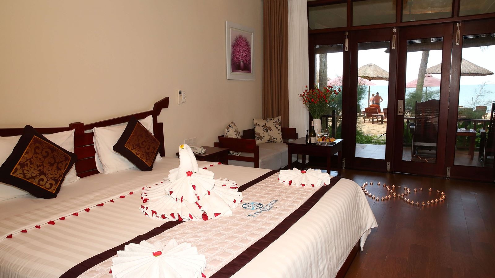 rooms-beach-front-double-with-balcony