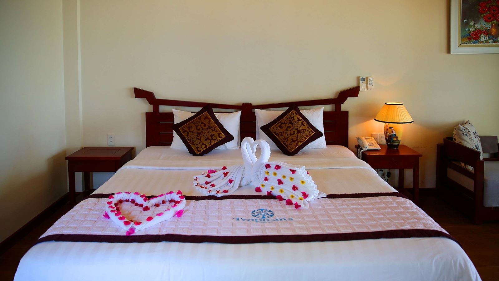 rooms-deluxe-garden-view-with-balcony