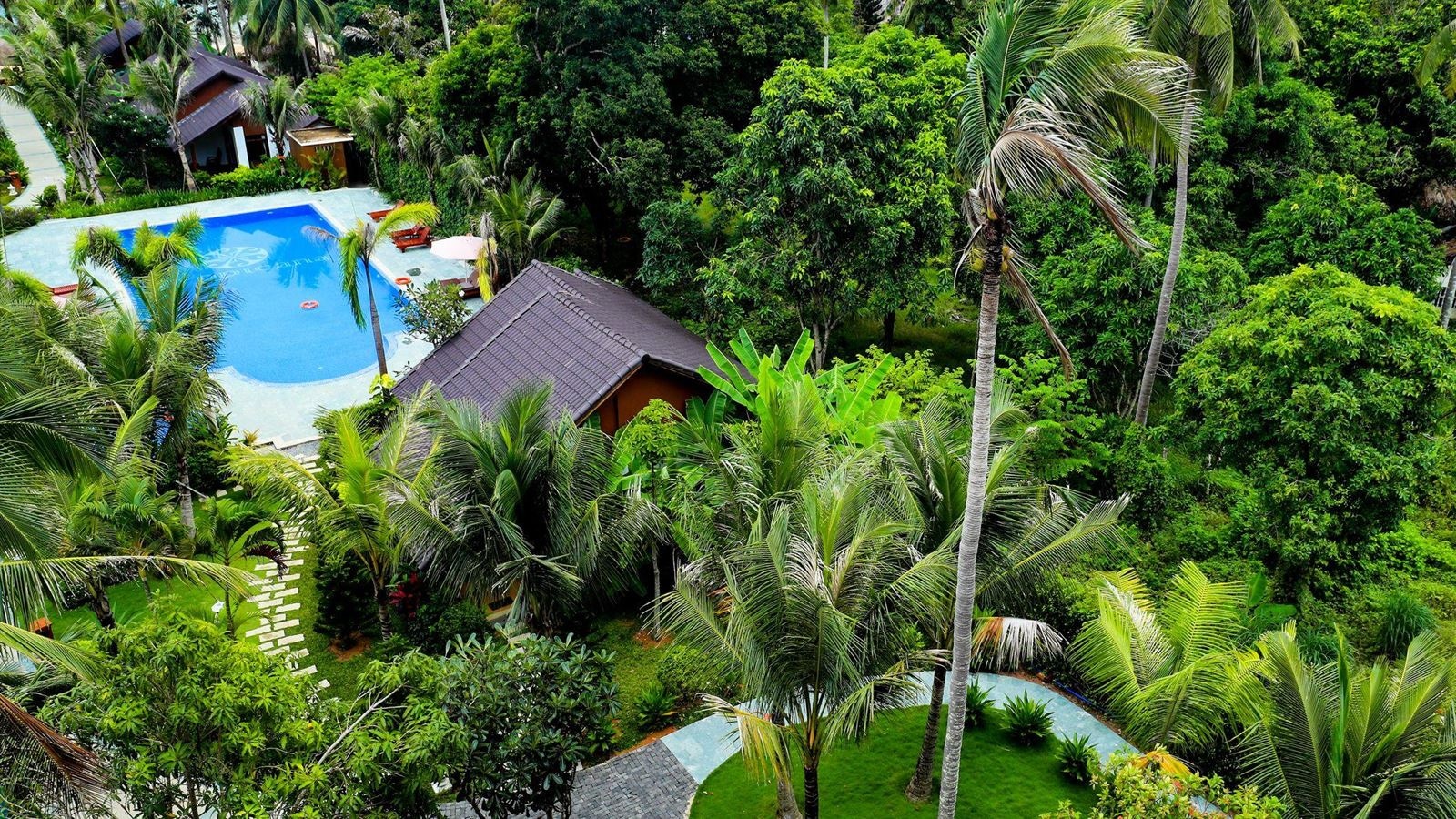 rooms-deluxe-ocean-view-with-balcony