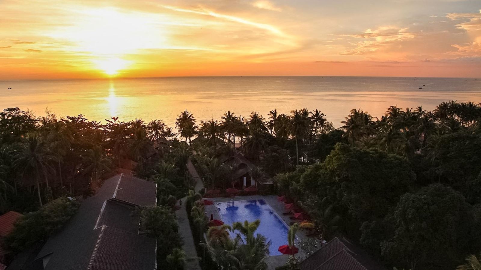 rooms-deluxe-ocean-view-with-balcony