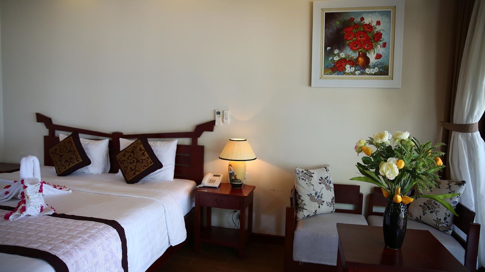 rooms-deluxe-garden-view-with-balcony