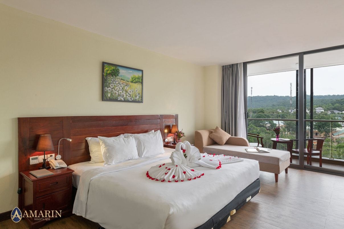 rooms-deluxe-hill-view-balcony