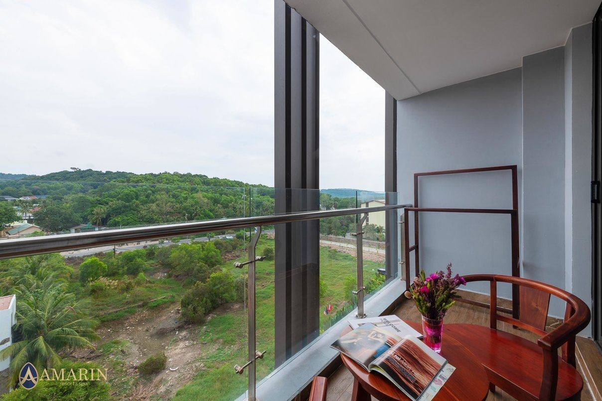 rooms-deluxe-hill-view-balcony