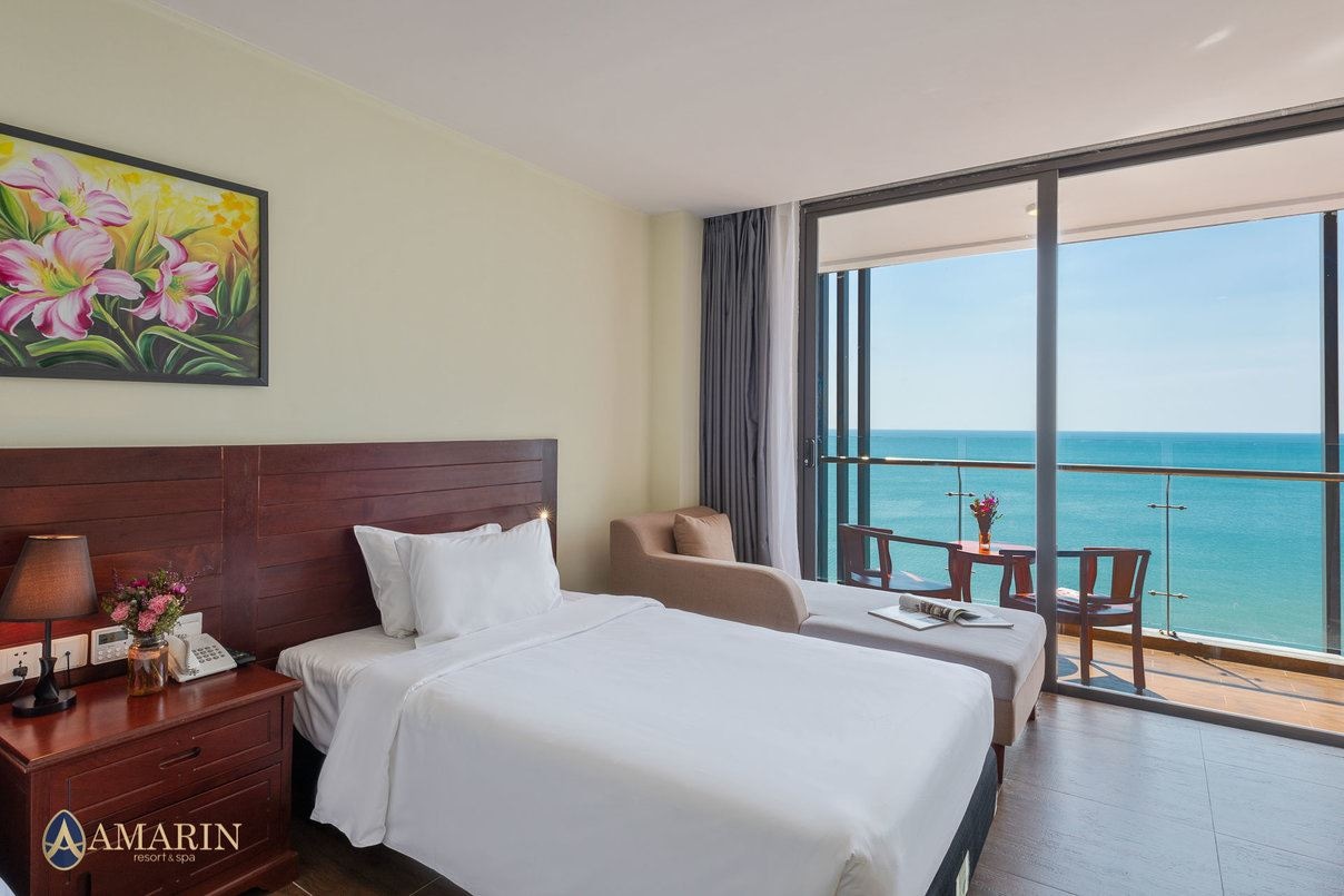 rooms-deluxe-ocean-view-balcony