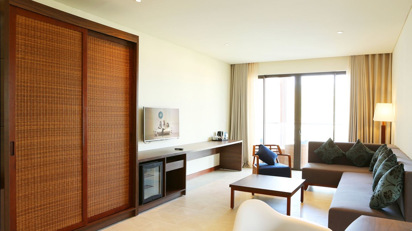 rooms-suite-with-balcony