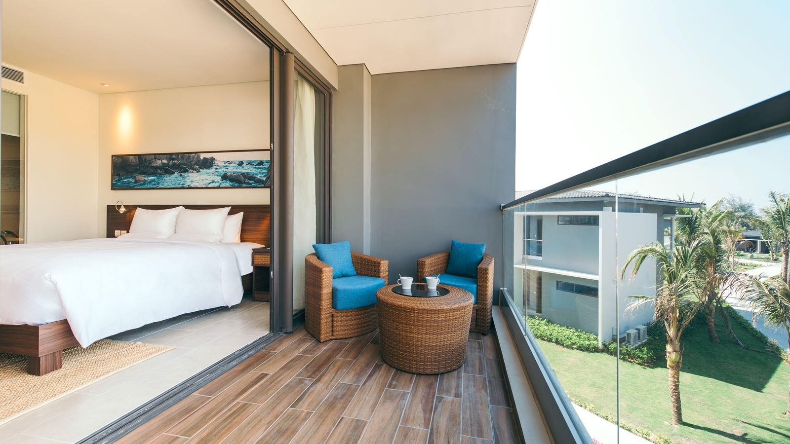 rooms-suite-with-balcony