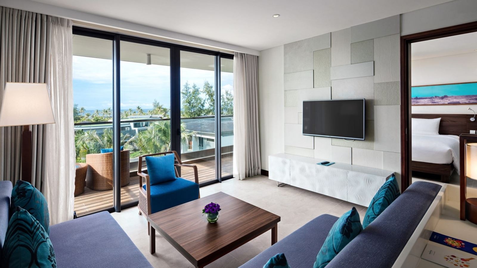 rooms-suite-with-balcony