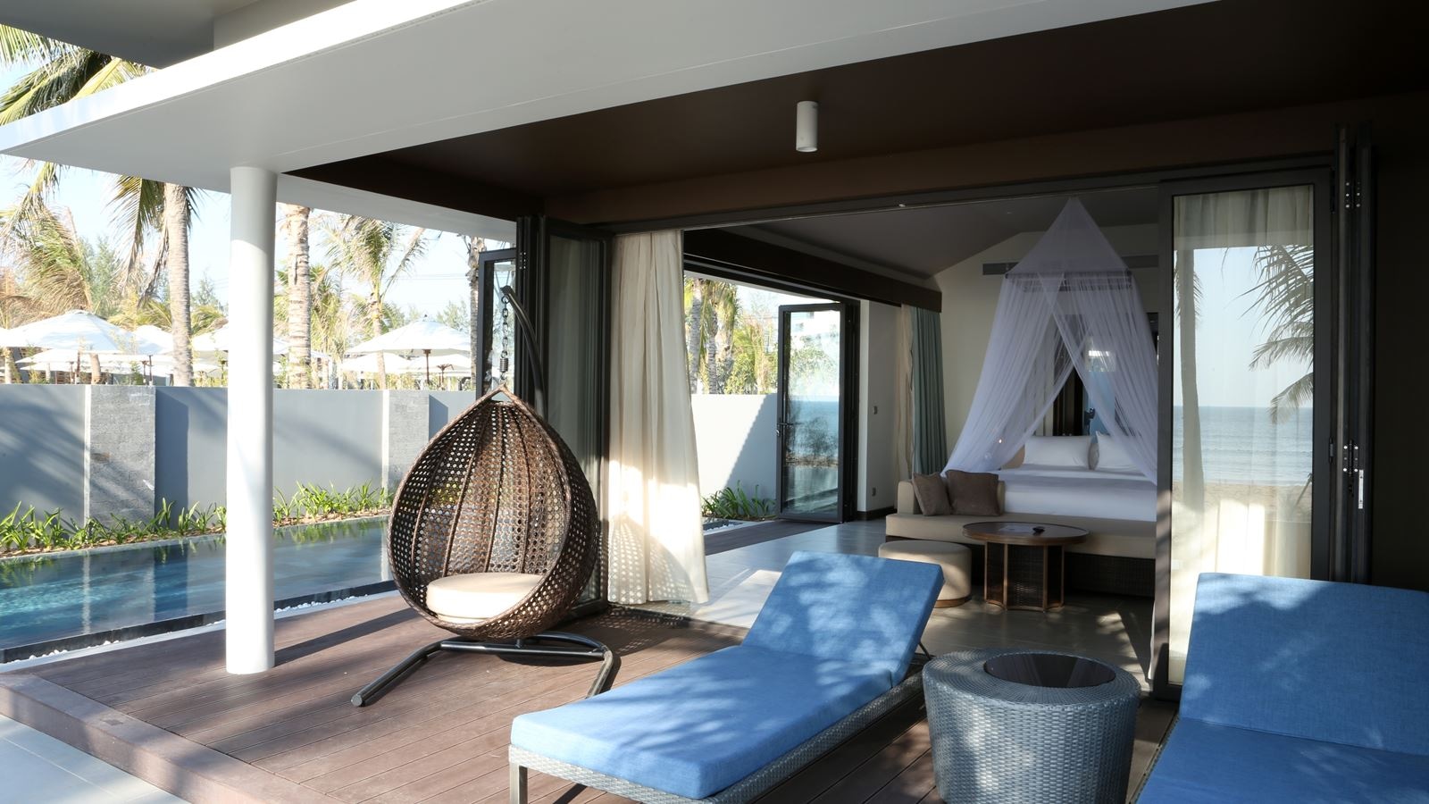 rooms-beachfront-bungalow-with-pool