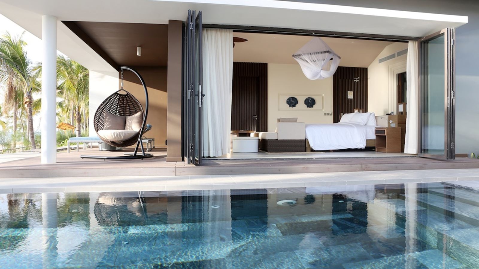 rooms-beachfront-bungalow-with-pool