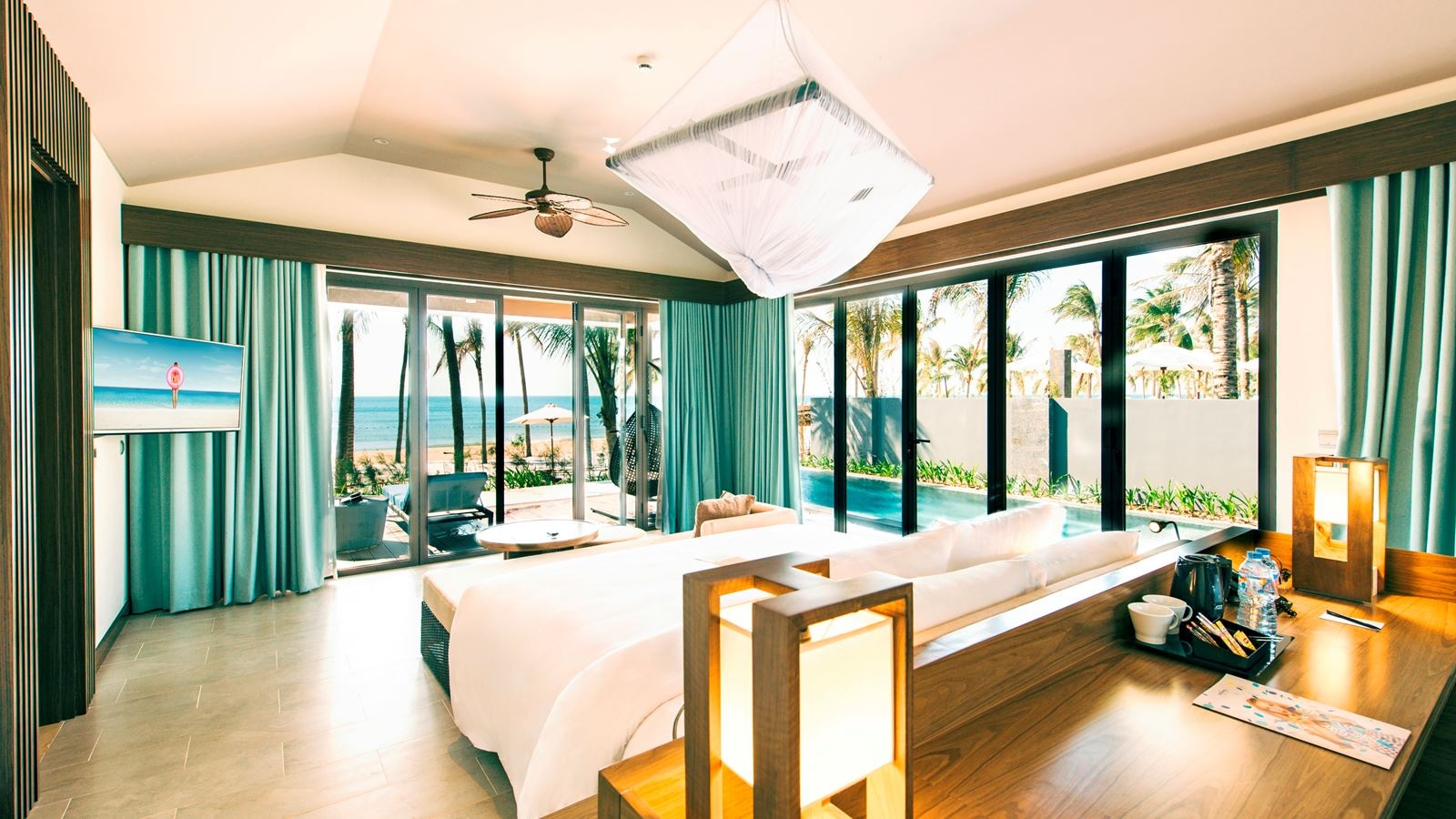 rooms-beachfront-bungalow-with-pool