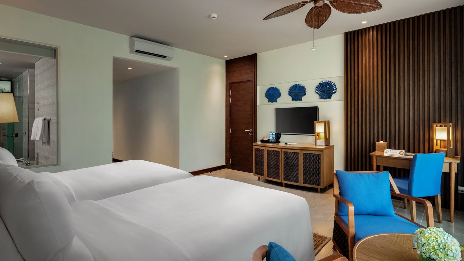 rooms-deluxe-twin-or-king-balcony-child-without-extra-bed