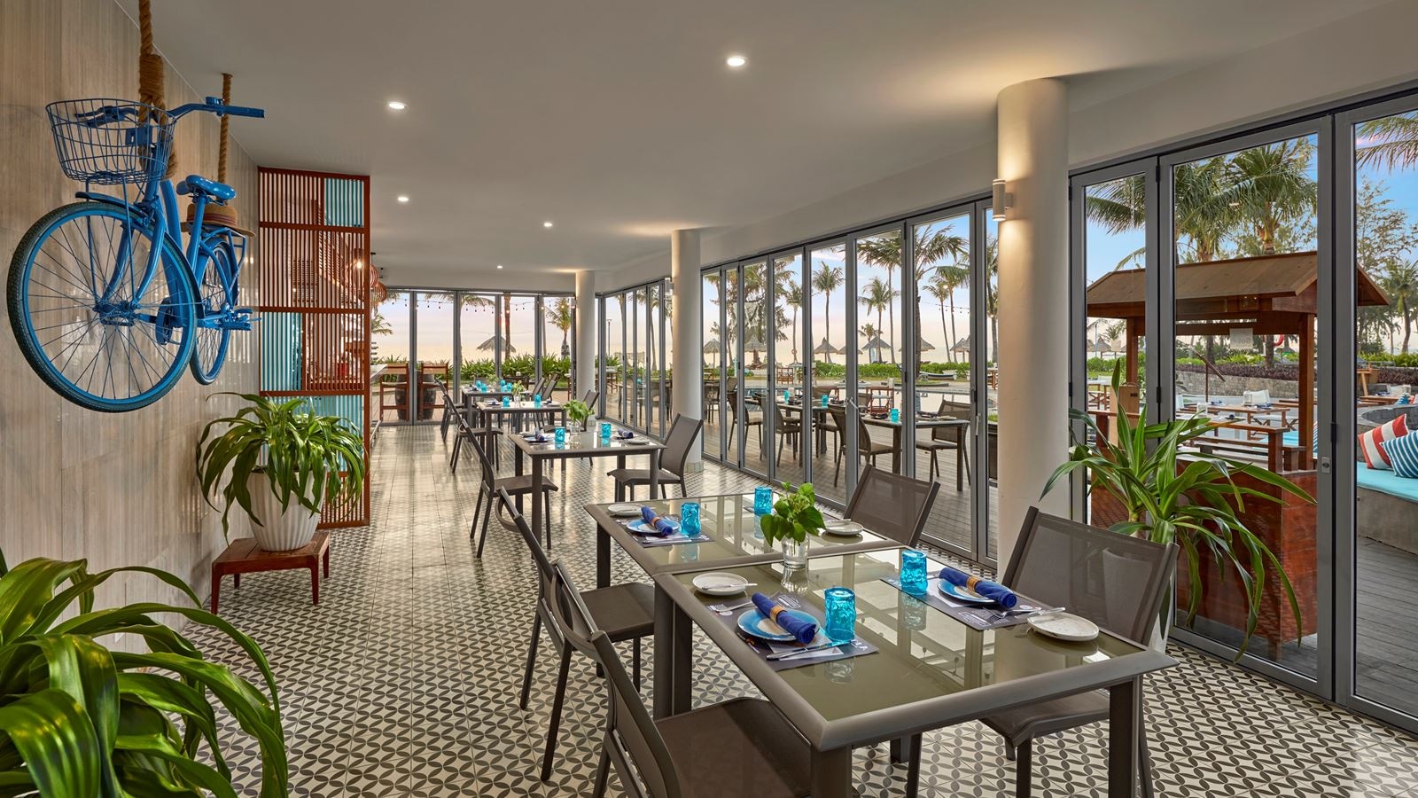 restaurants-ola-beach-club