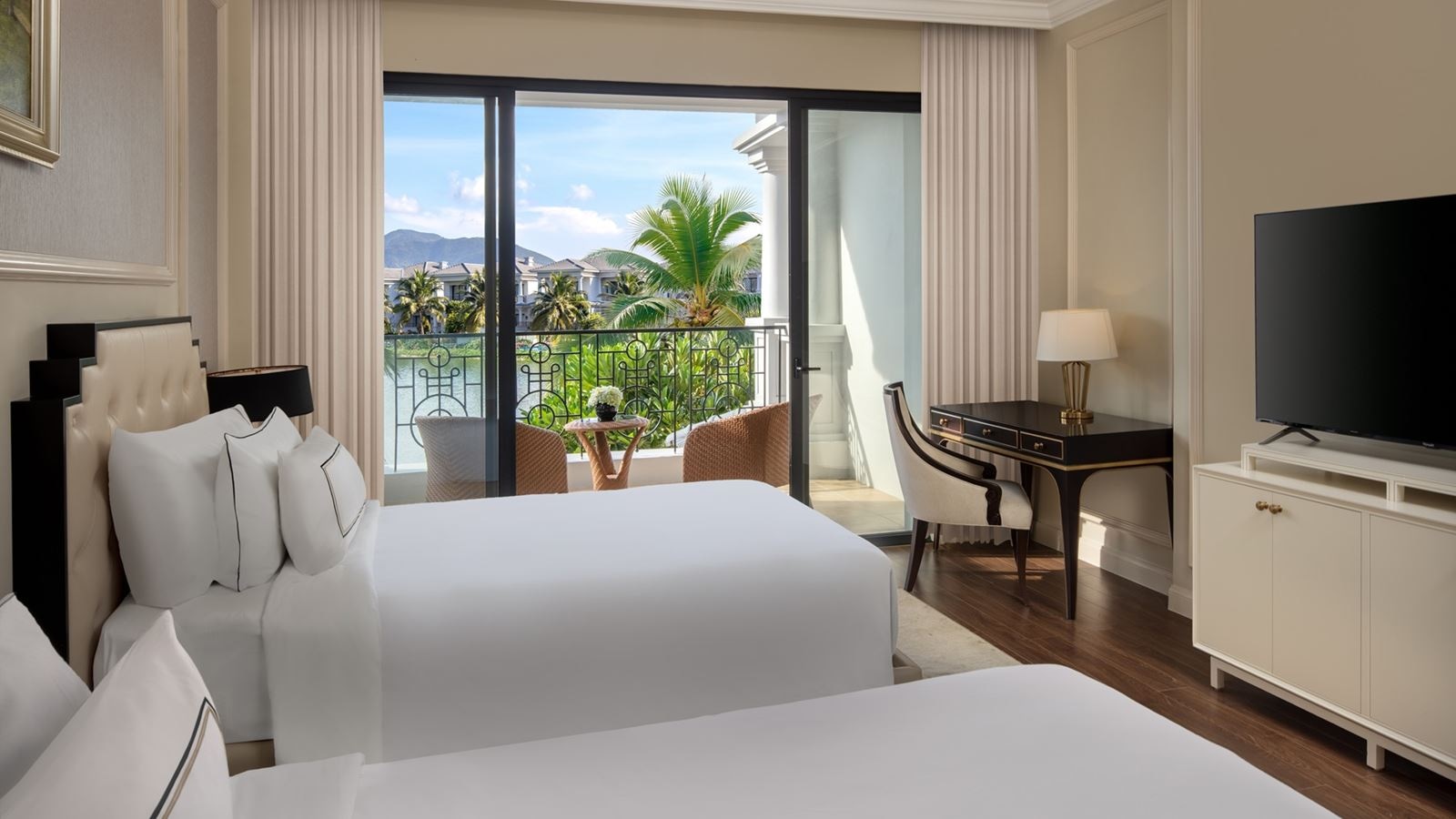 rooms-4bedroom-villa-lake-view-with-private-pool-no-extra-bed