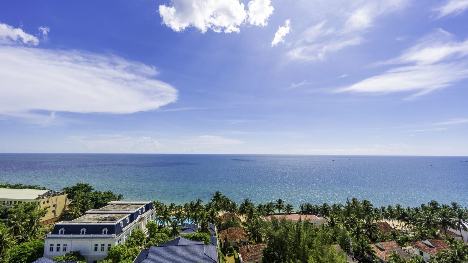 rooms-deluxe-sea-view-with-balcony-main-building