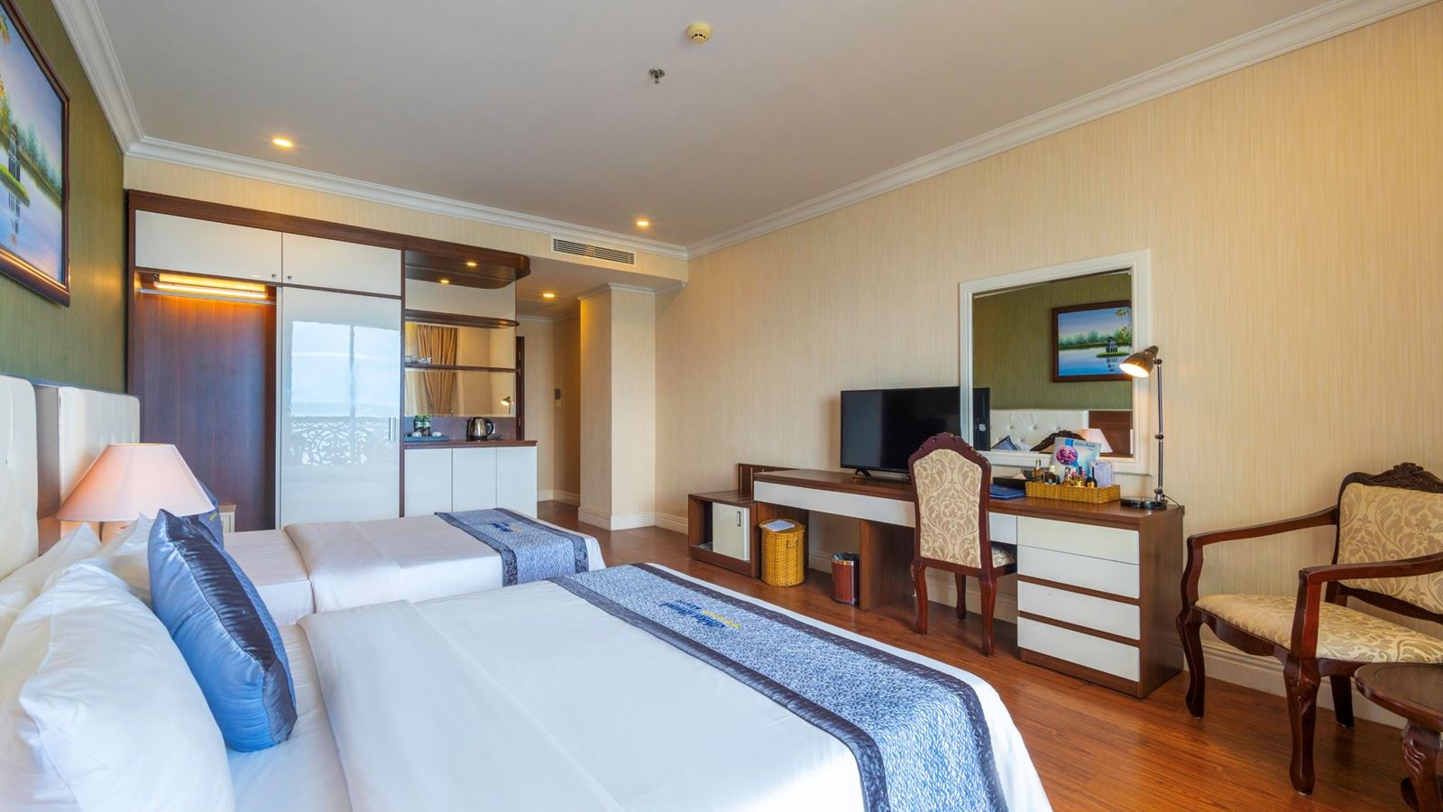 rooms-deluxe-sea-view-with-balcony-main-building-child-without-extra-bed