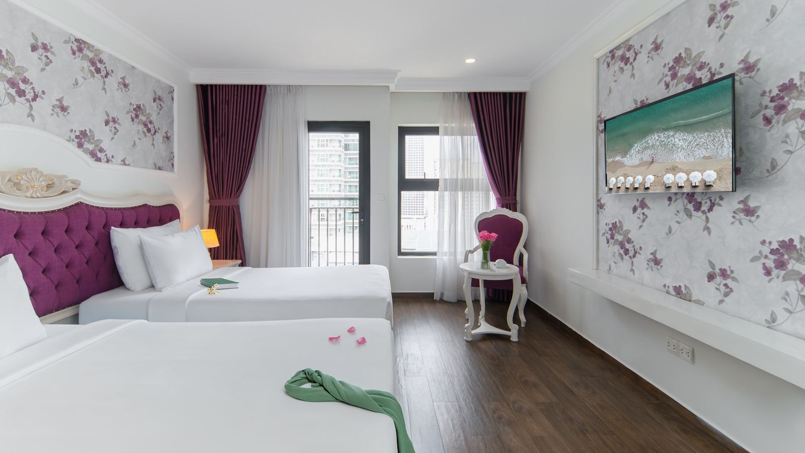 rooms-executive-family-with-balcony-no-extra-bed