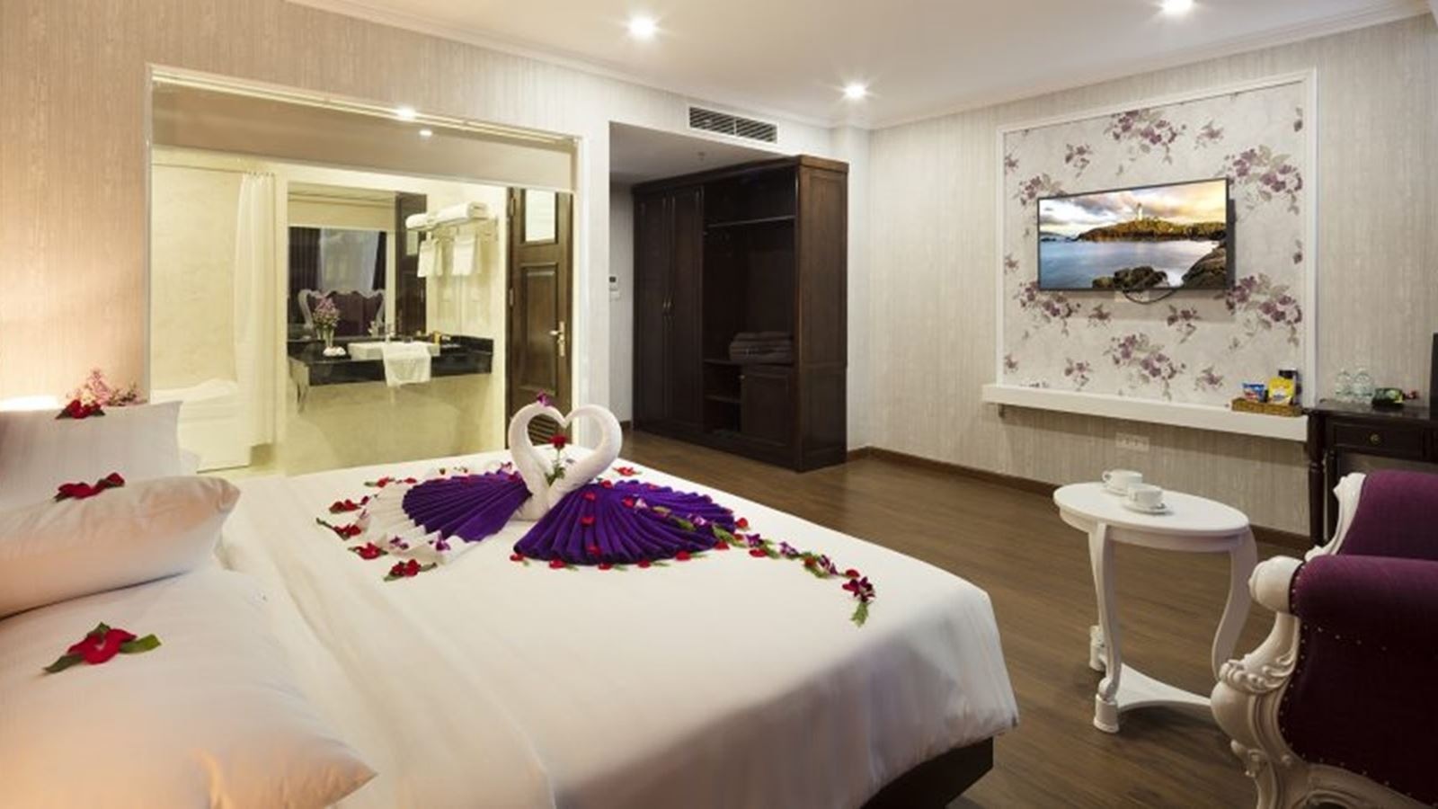 rooms-central-suite