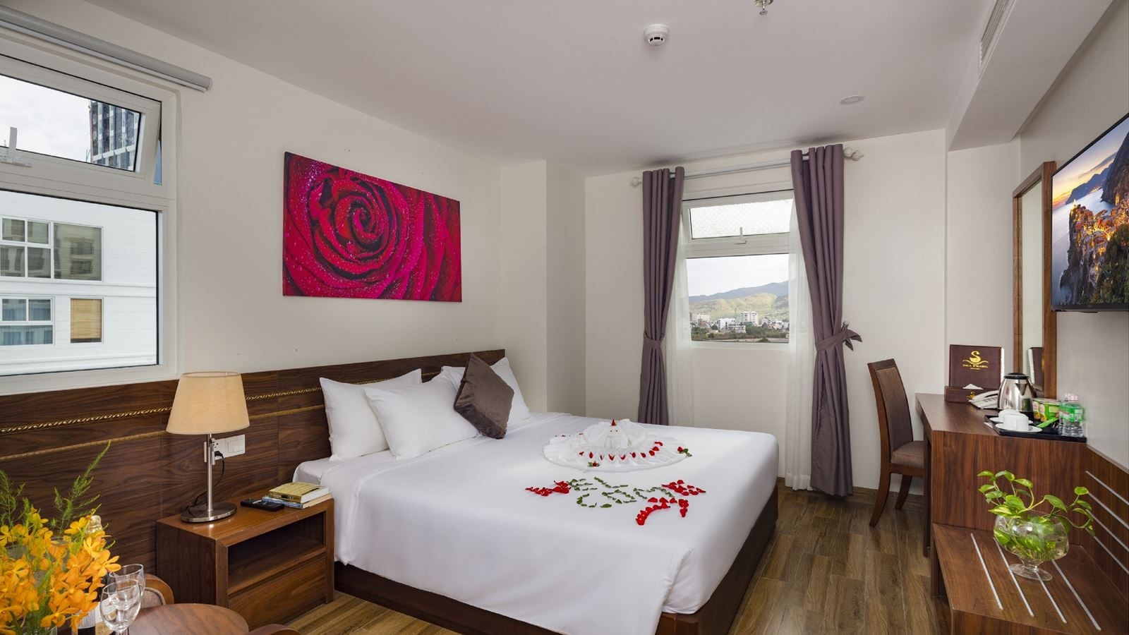 rooms-deluxe-city-view