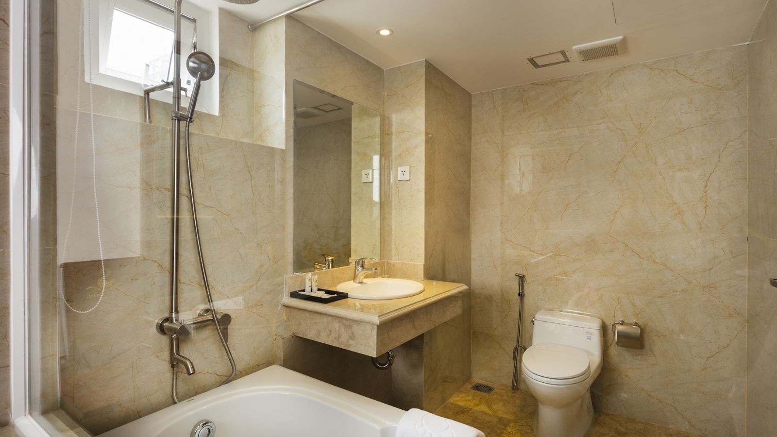 rooms-ocean-view-balcony-family-suite