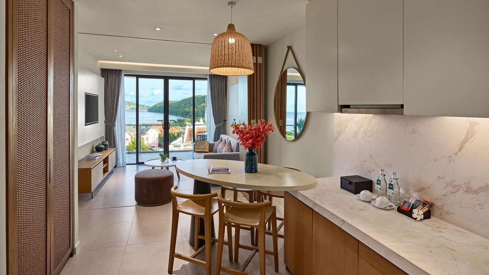 rooms-superior-suite-1-king-bed-balcony-with-meals