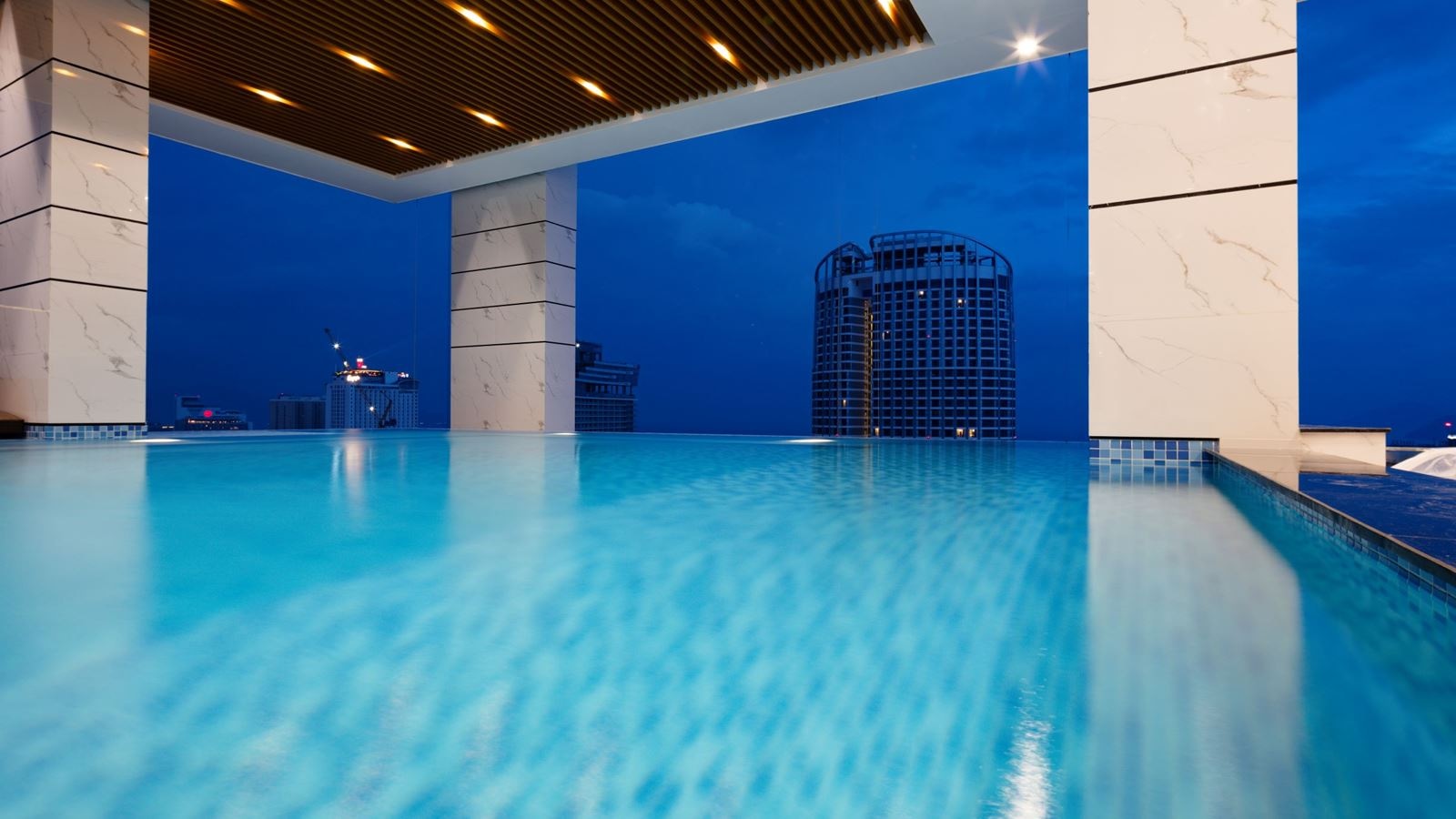 pools-indoor-pool