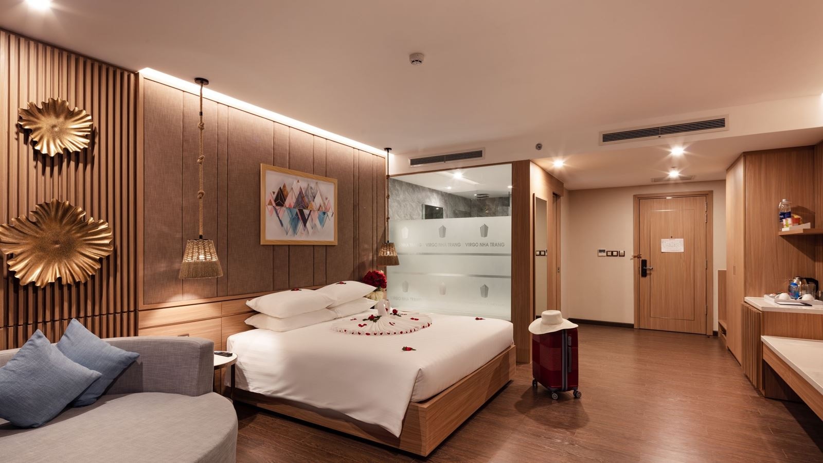 rooms-deluxe-city-view-with-balcony-child-without-extra-bed