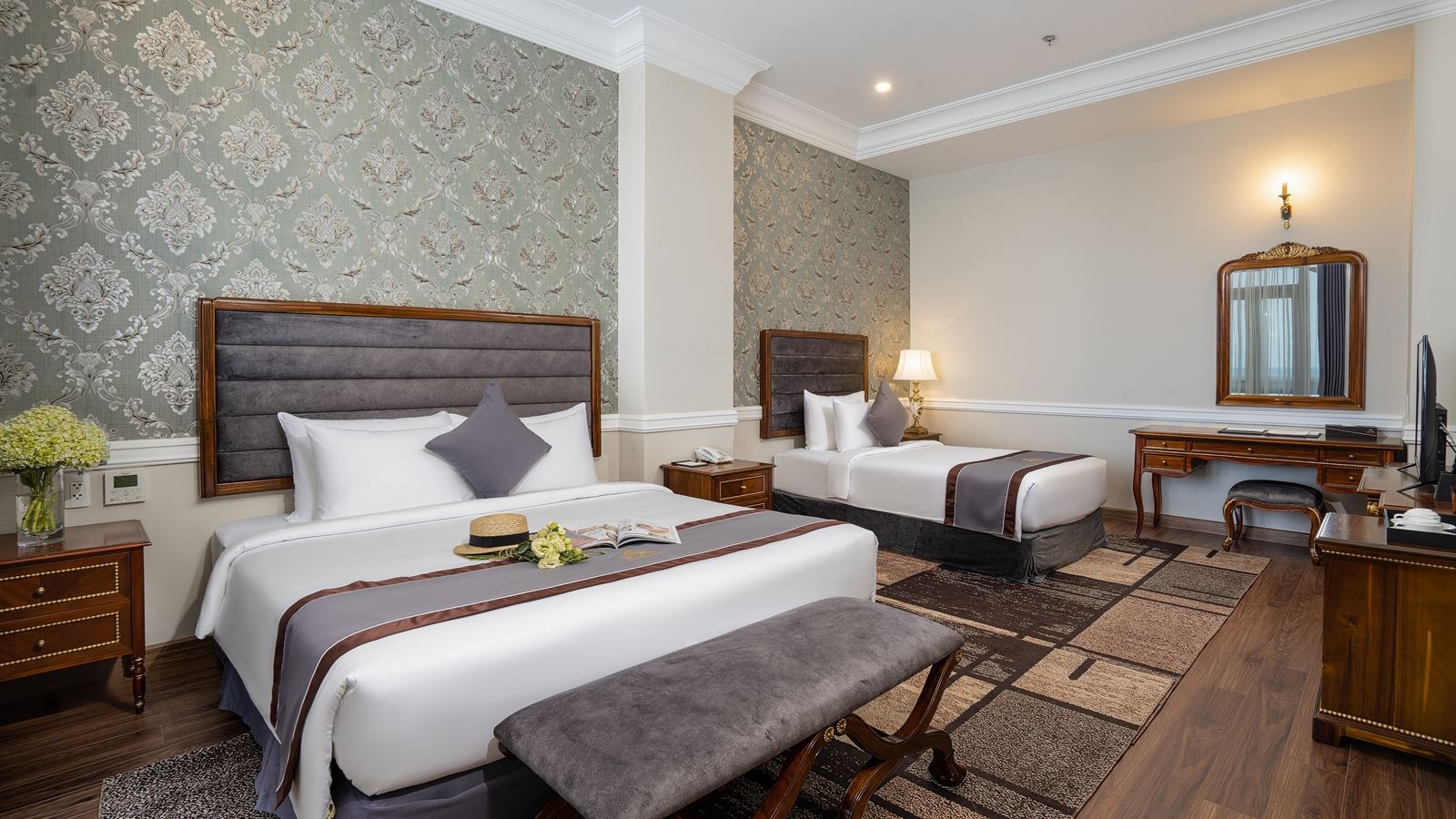 rooms-avs-junior-suite-with-balcony