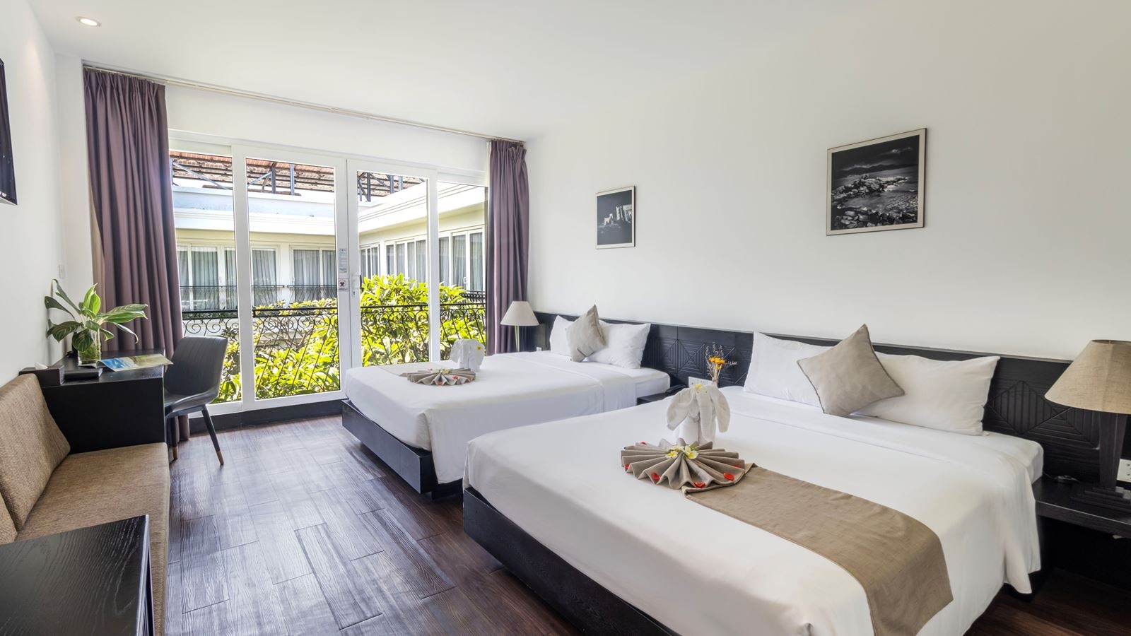 rooms-family-garden-view