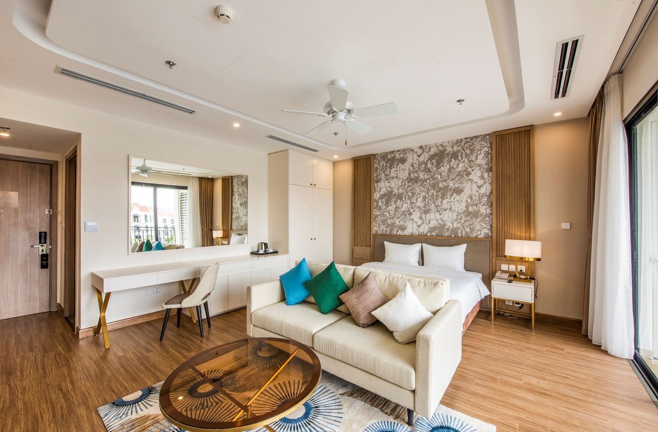 rooms-room-family-pool-view