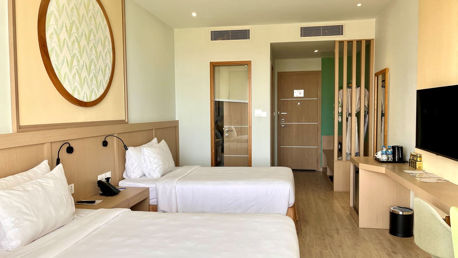 rooms-superior-ocean-view-room-with-balcony