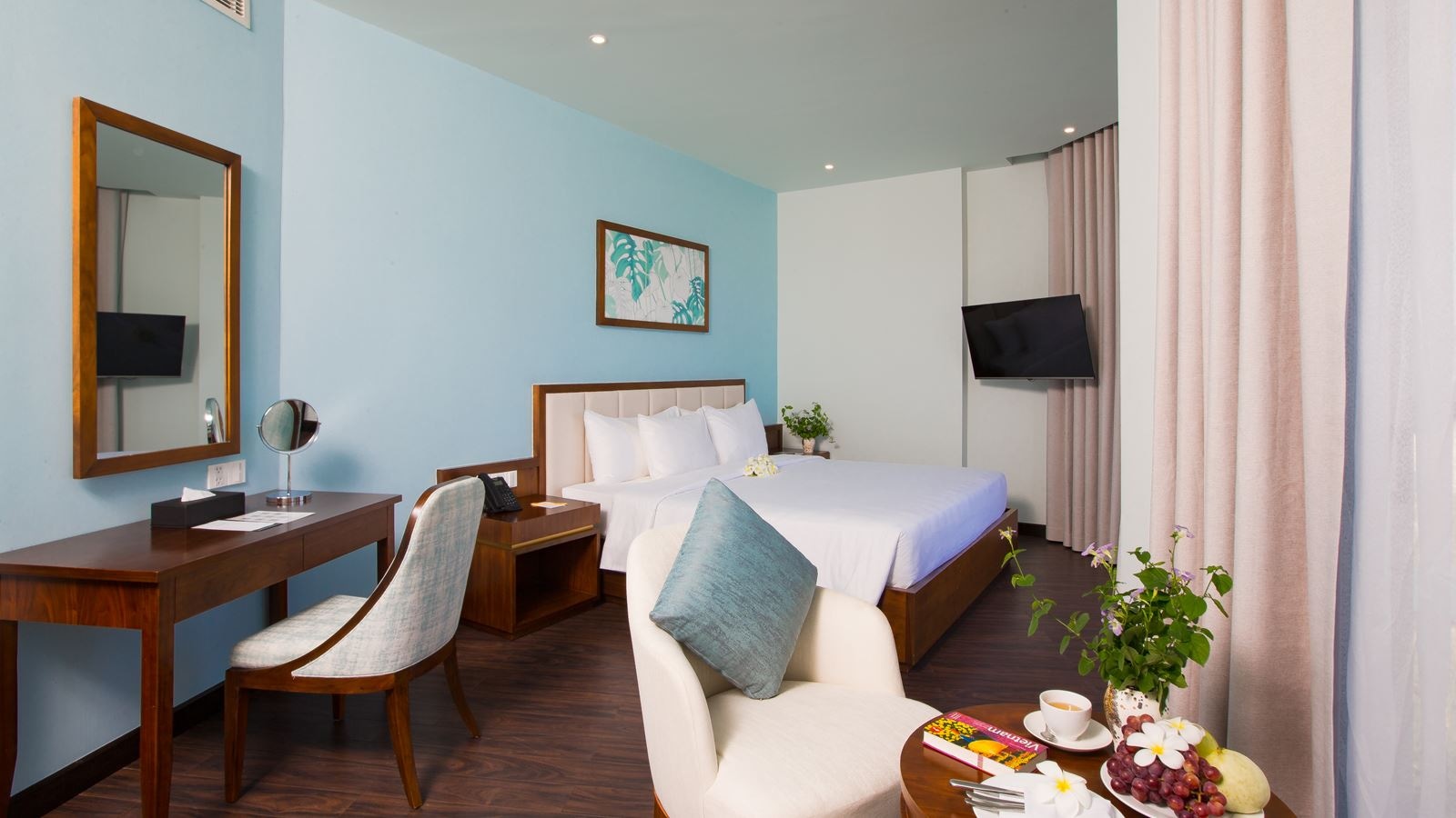 rooms-suite-ocean-view-room-with-balcony