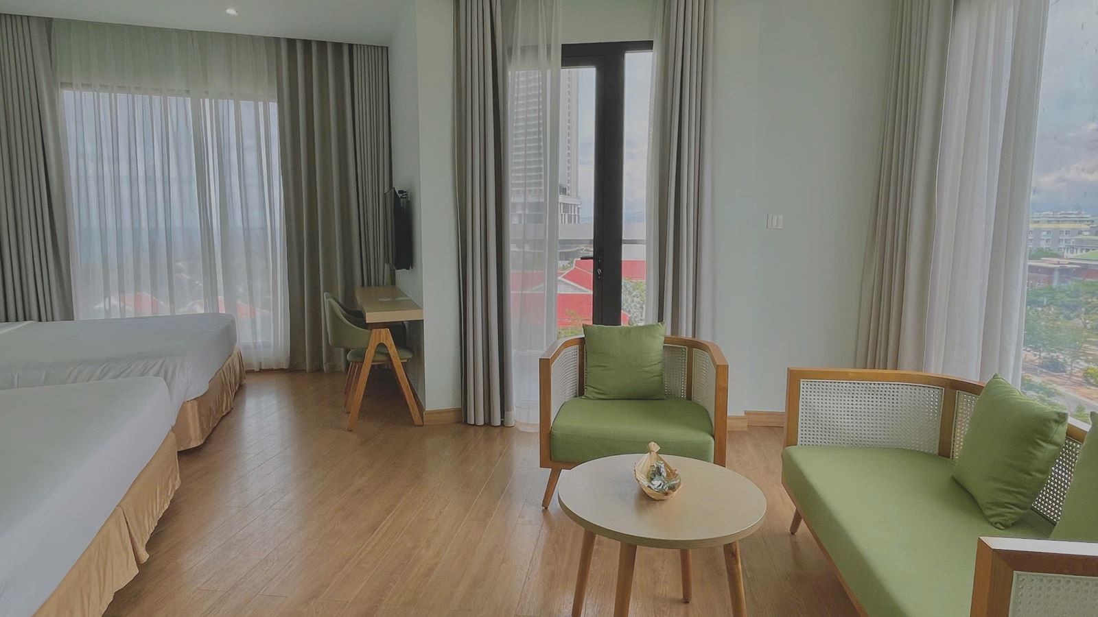 rooms-one-bedroom-deluxe-with-balcony