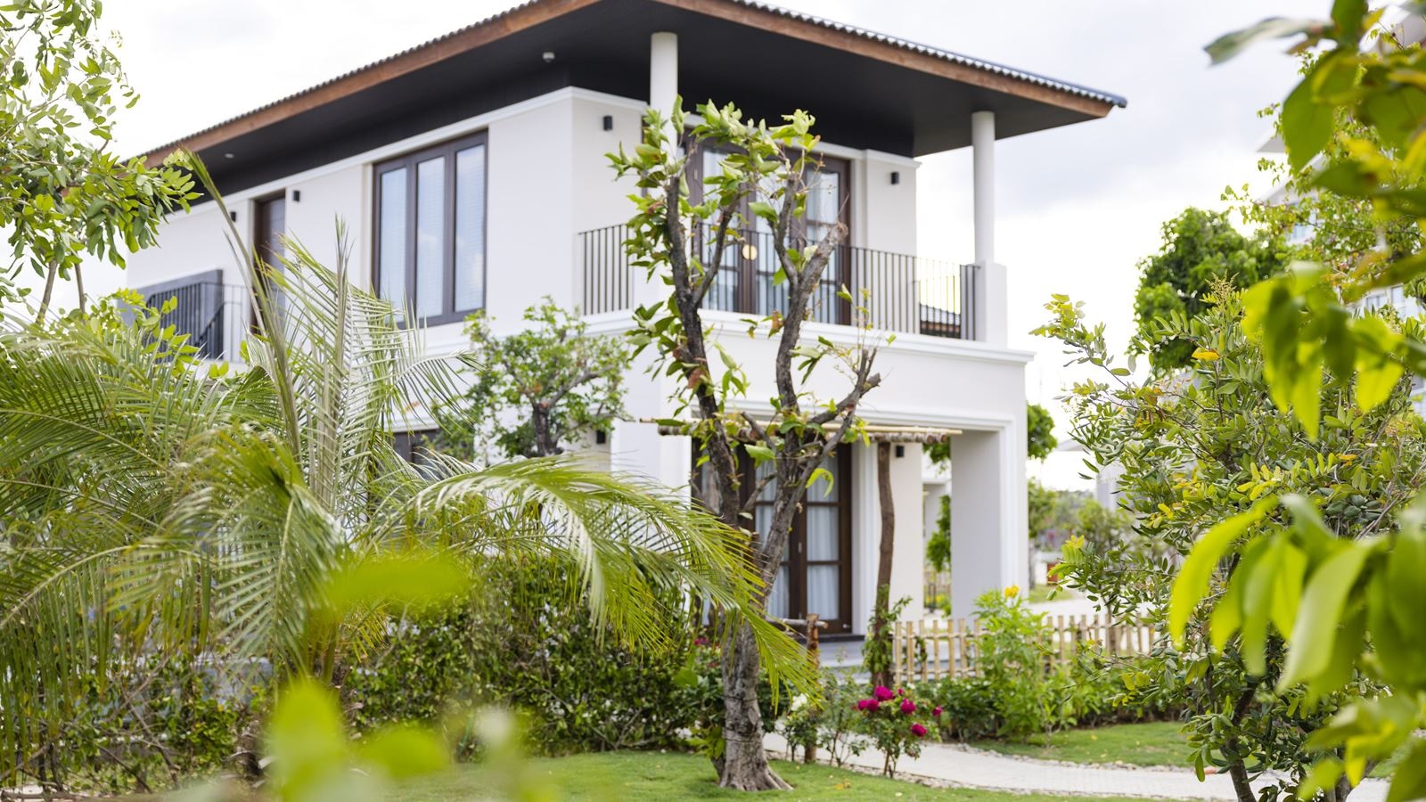 rooms-family-duplex-villa-with-balcony