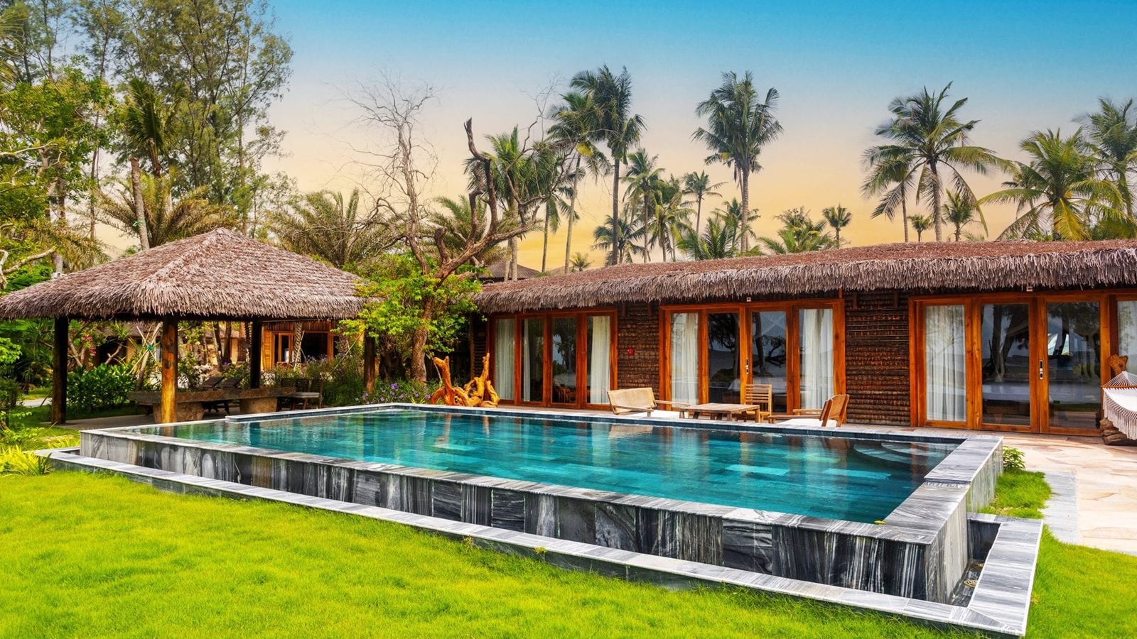 rooms-villa-bayfront-ong-lang-3bedroom