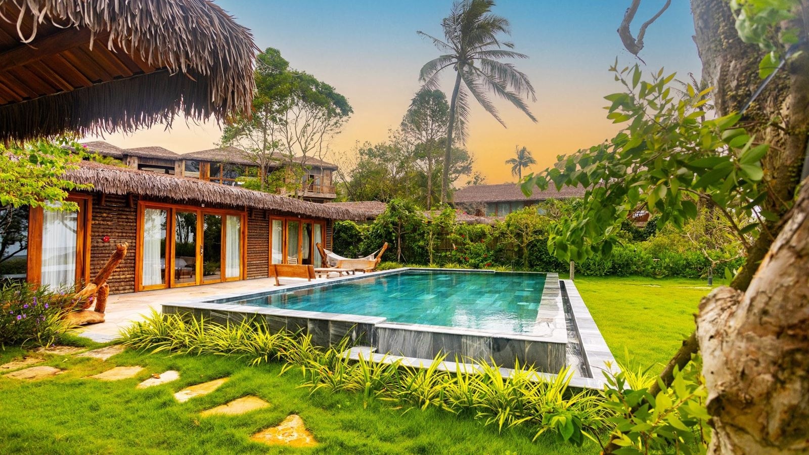 rooms-villa-bayfront-ong-lang-3bedroom