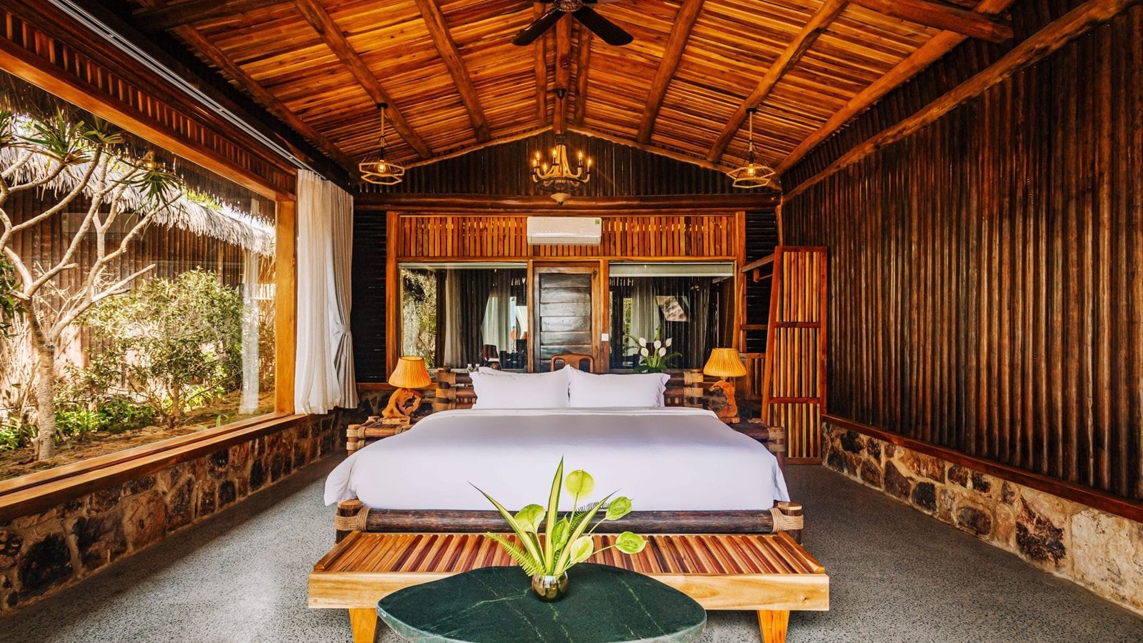 rooms-villa-bayfront-ong-lang-3bedroom