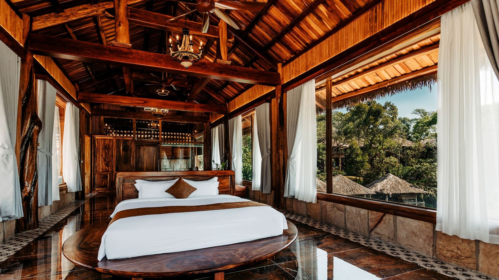 rooms-president-villa-bayfront-ong-lang